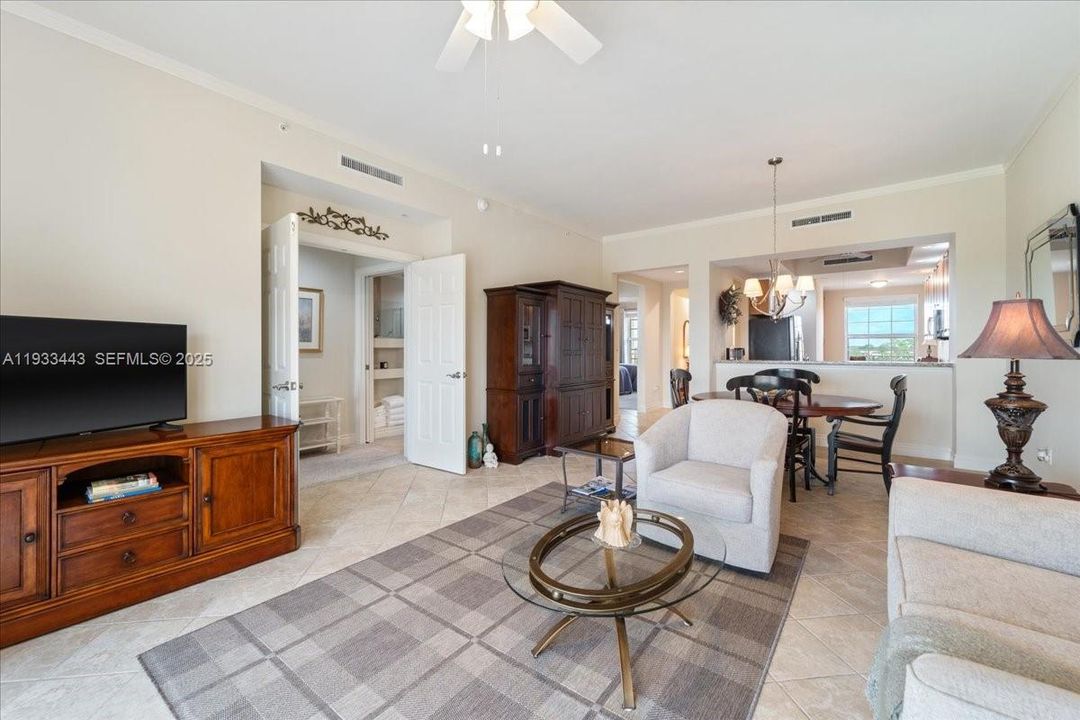 En Venta: $299,999 (2 camas, 2 baños, 1249 Pies cuadrados)