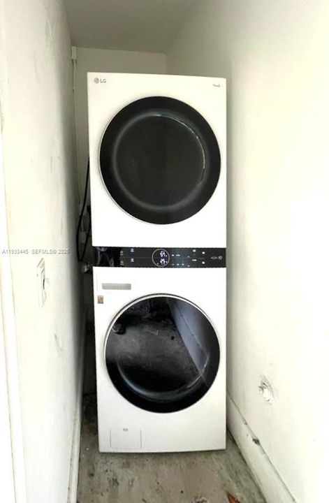 出租: $1,450 (0 贝兹, 1 浴室, 390 平方英尺)