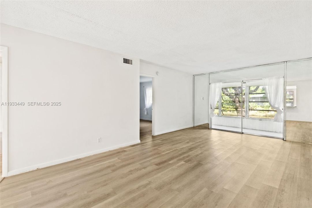 En Venta: $138,900 (2 camas, 2 baños, 990 Pies cuadrados)