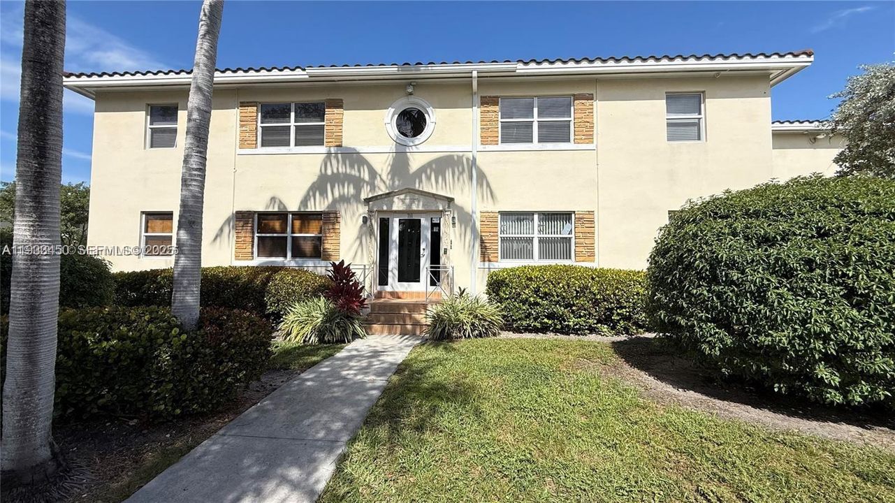 待售: $200,000 (1 贝兹, 1 浴室, 672 平方英尺)