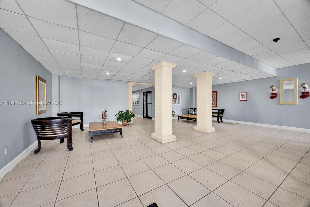 En Venta: $349,000 (2 camas, 2 baños, 1100 Pies cuadrados)