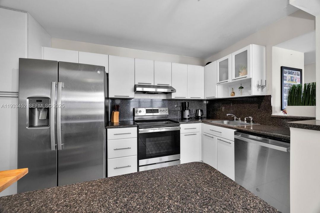 En Venta: $349,000 (2 camas, 2 baños, 1100 Pies cuadrados)