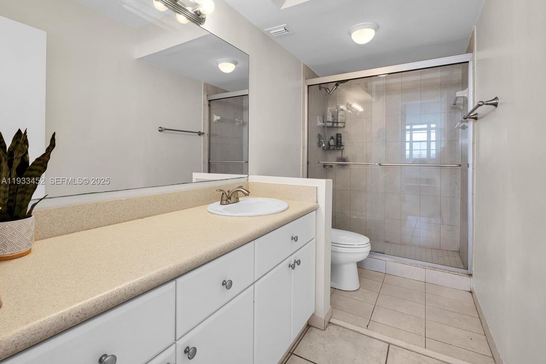 En Venta: $349,000 (2 camas, 2 baños, 1100 Pies cuadrados)