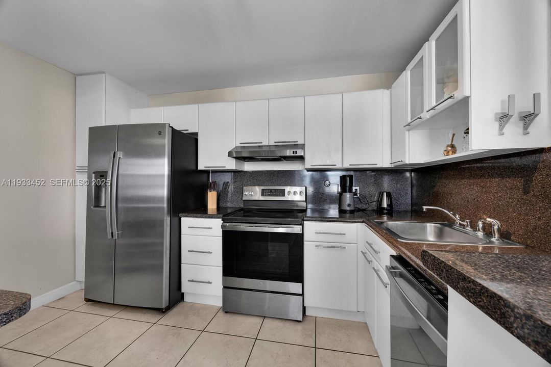 En Venta: $349,000 (2 camas, 2 baños, 1100 Pies cuadrados)