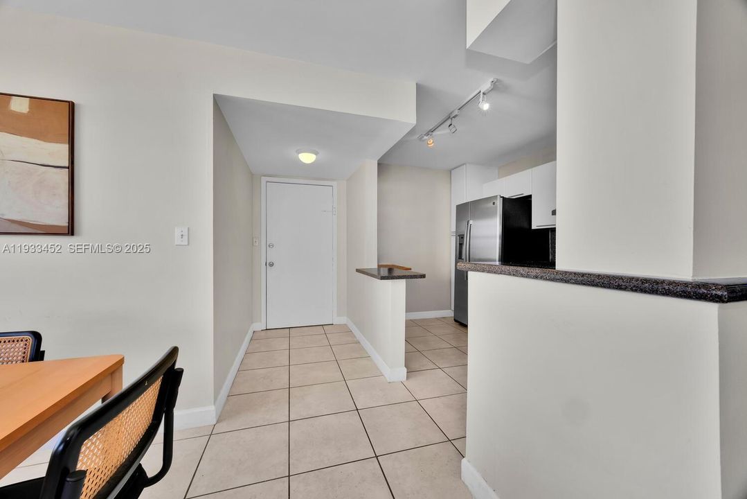 En Venta: $349,000 (2 camas, 2 baños, 1100 Pies cuadrados)