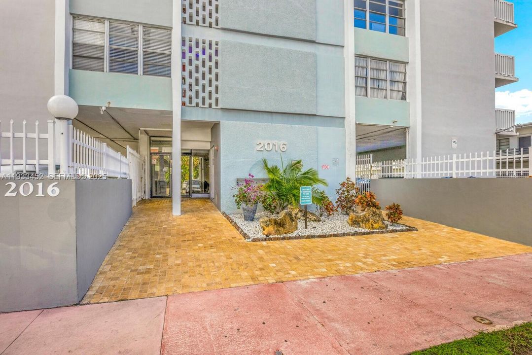 En Venta: $349,000 (2 camas, 2 baños, 1100 Pies cuadrados)