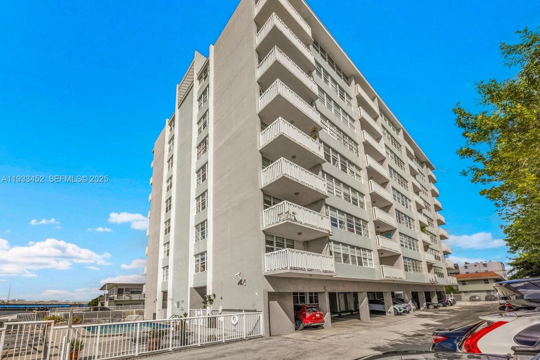 En Venta: $349,000 (2 camas, 2 baños, 1100 Pies cuadrados)