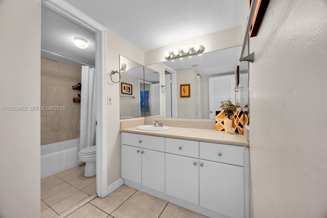 En Venta: $349,000 (2 camas, 2 baños, 1100 Pies cuadrados)