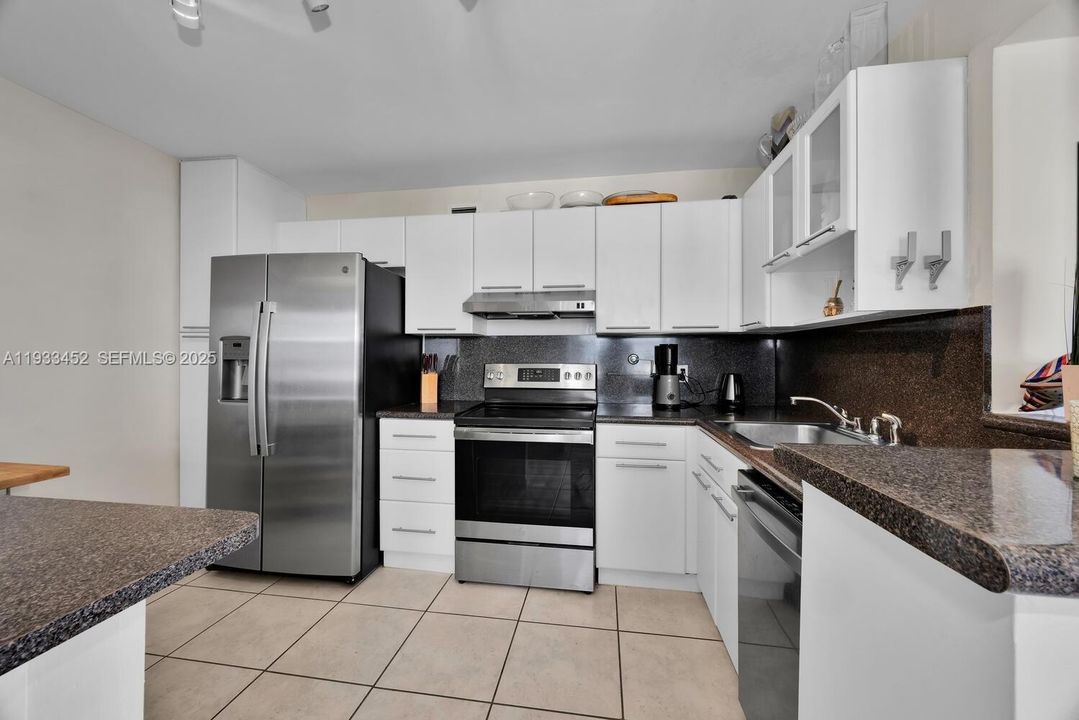 En Venta: $349,000 (2 camas, 2 baños, 1100 Pies cuadrados)