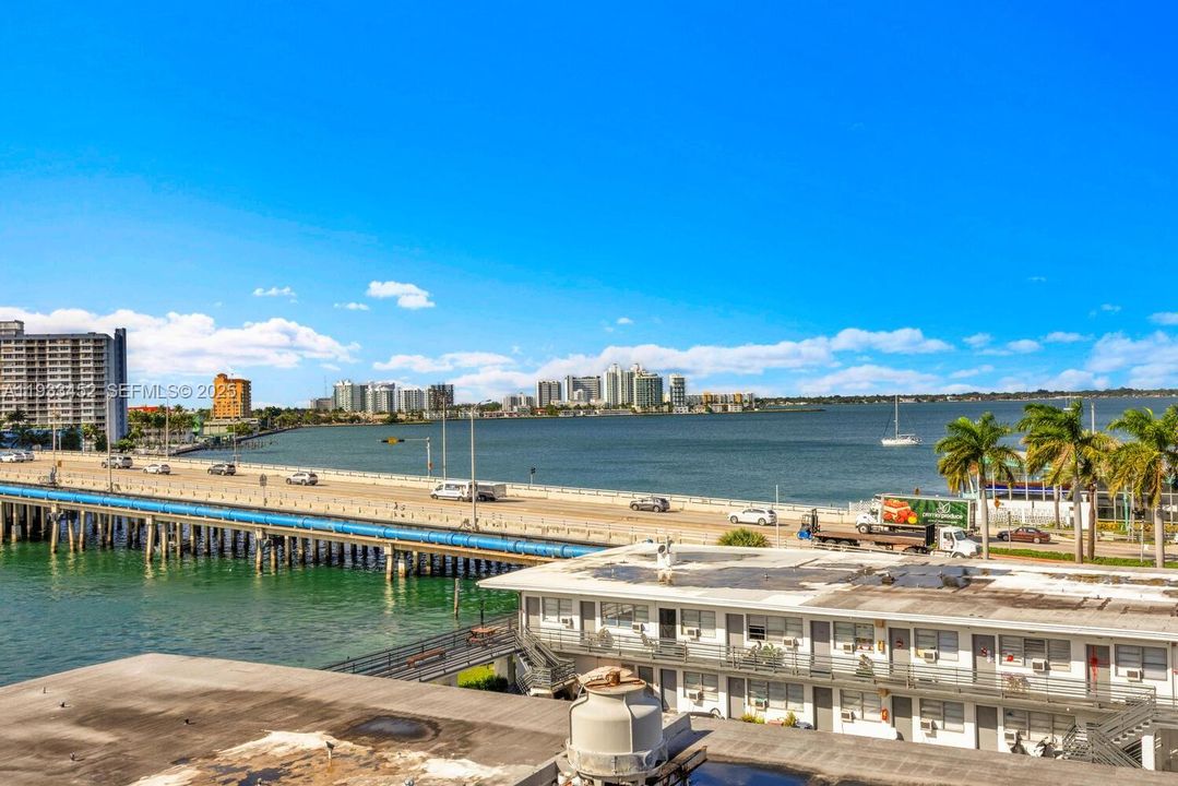 En Venta: $349,000 (2 camas, 2 baños, 1100 Pies cuadrados)