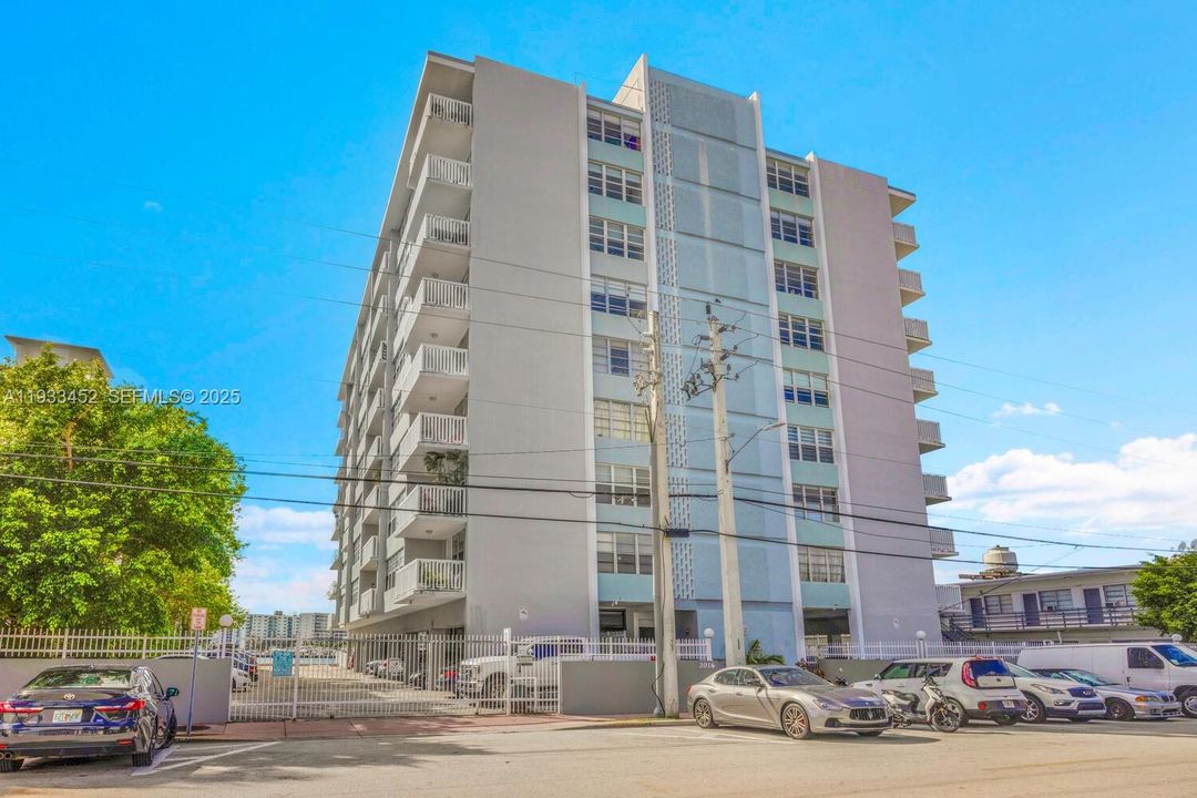 En Venta: $349,000 (2 camas, 2 baños, 1100 Pies cuadrados)