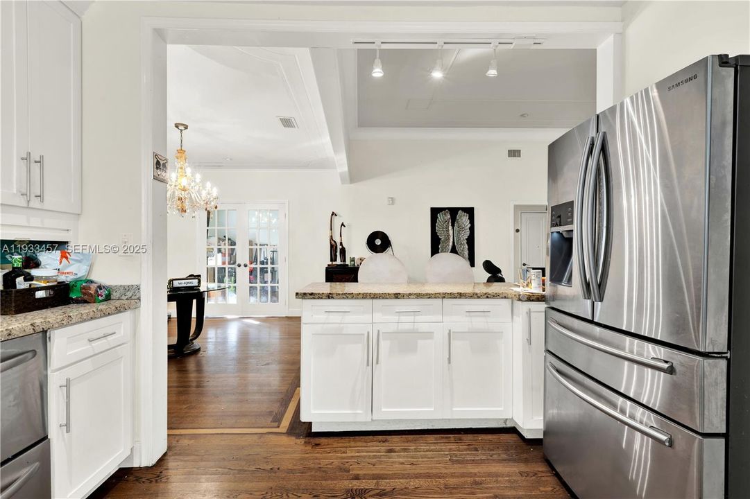 Active With Contract: $1,700,000 (3 beds, 3 baths, 1618 Square Feet)