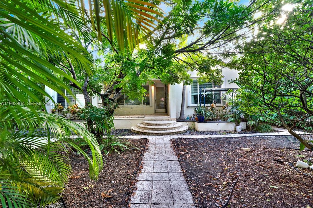 Active With Contract: $1,700,000 (3 beds, 3 baths, 1618 Square Feet)