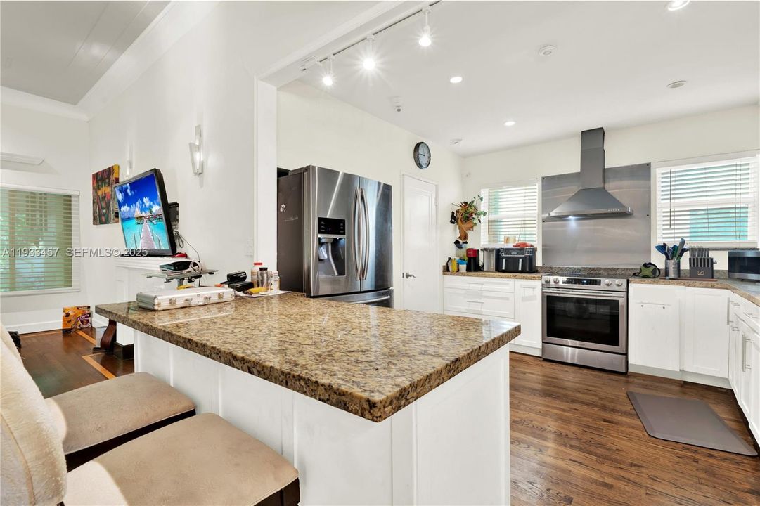 Active With Contract: $1,700,000 (3 beds, 3 baths, 1618 Square Feet)