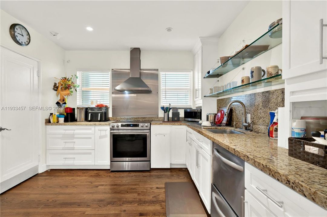 Active With Contract: $1,700,000 (3 beds, 3 baths, 1618 Square Feet)