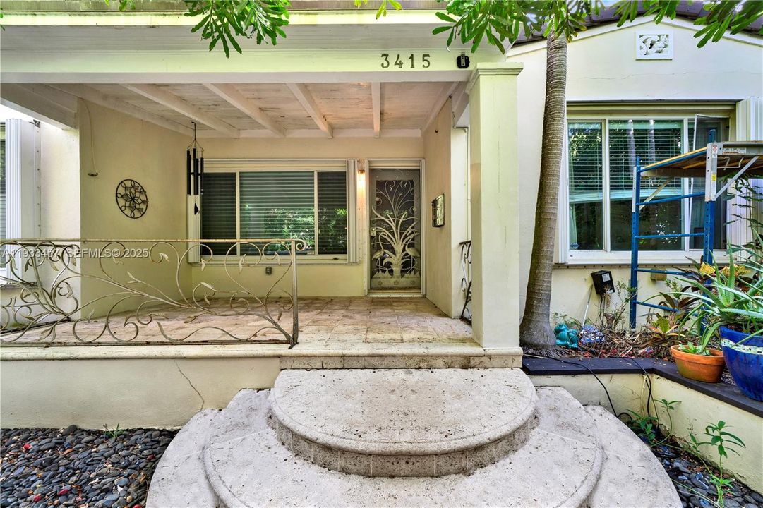 Active With Contract: $1,700,000 (3 beds, 3 baths, 1618 Square Feet)