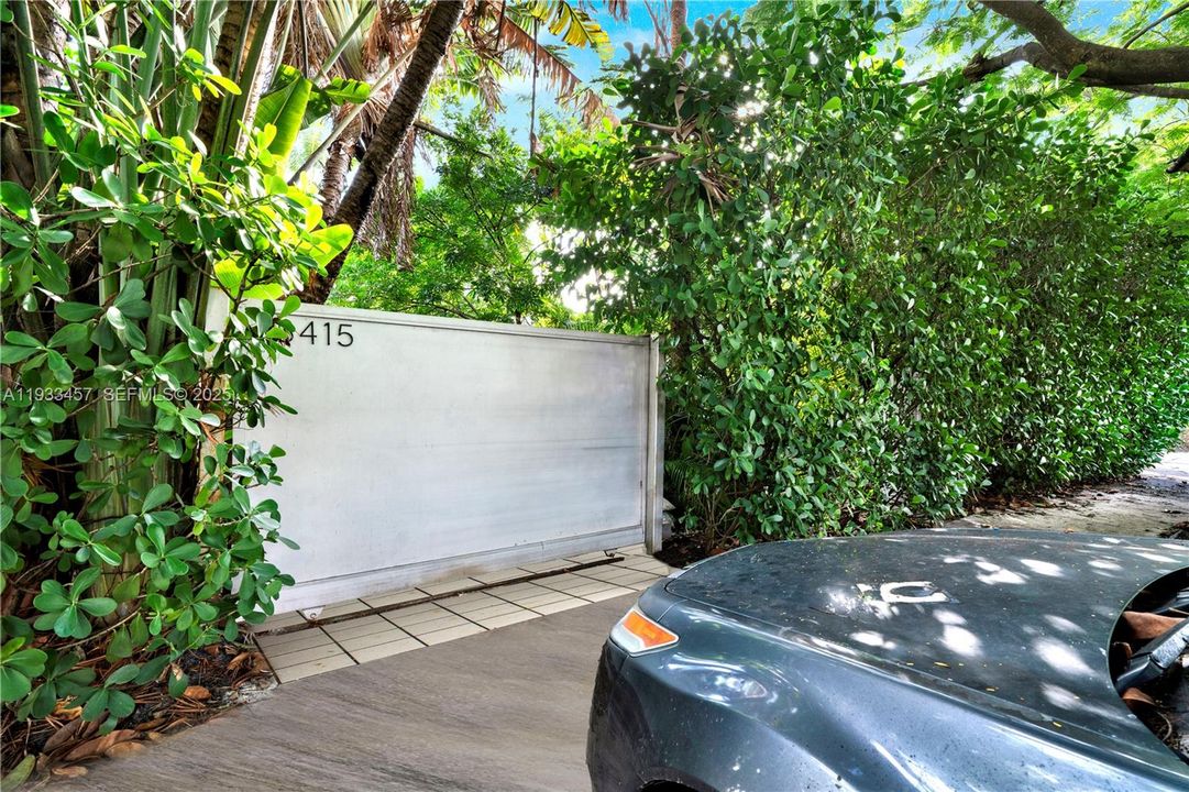 Active With Contract: $1,700,000 (3 beds, 3 baths, 1618 Square Feet)