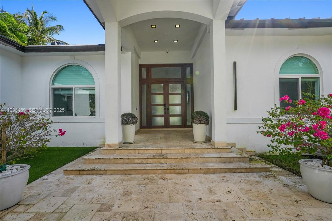 For Rent: $15,000 (5 beds, 5 baths, 3430 Square Feet)