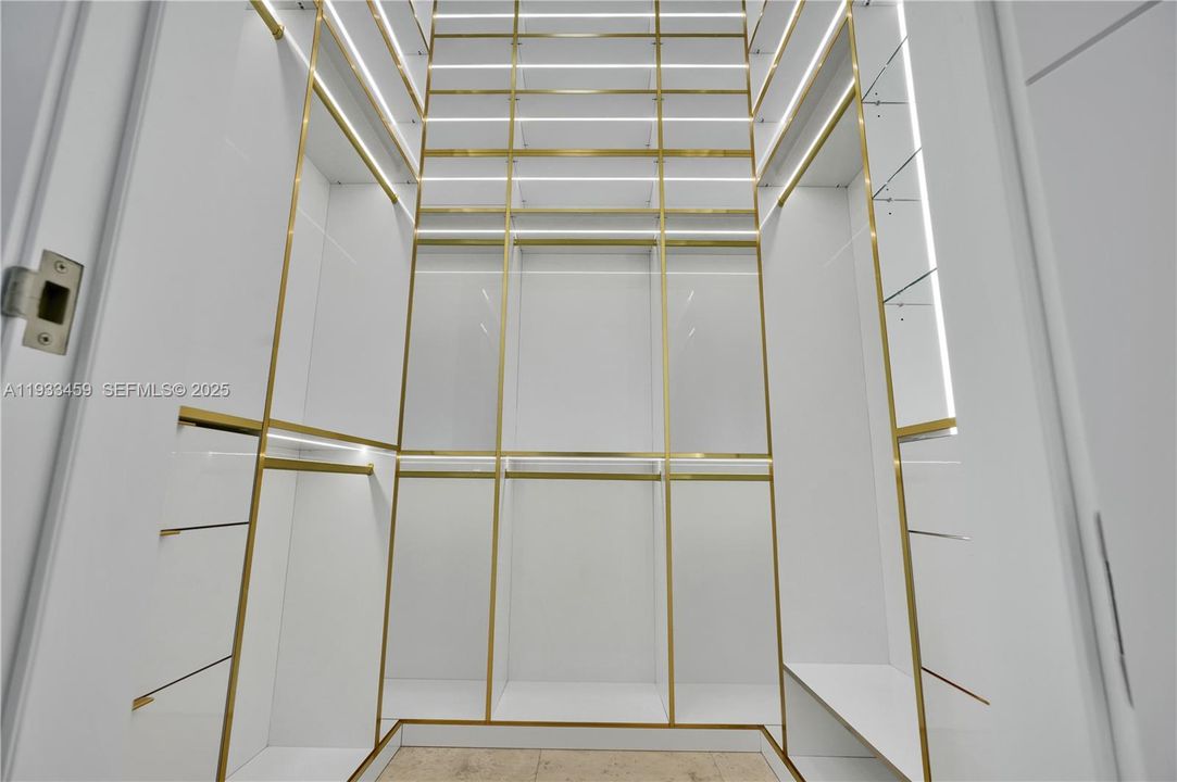 For Rent: $15,000 (5 beds, 5 baths, 3430 Square Feet)