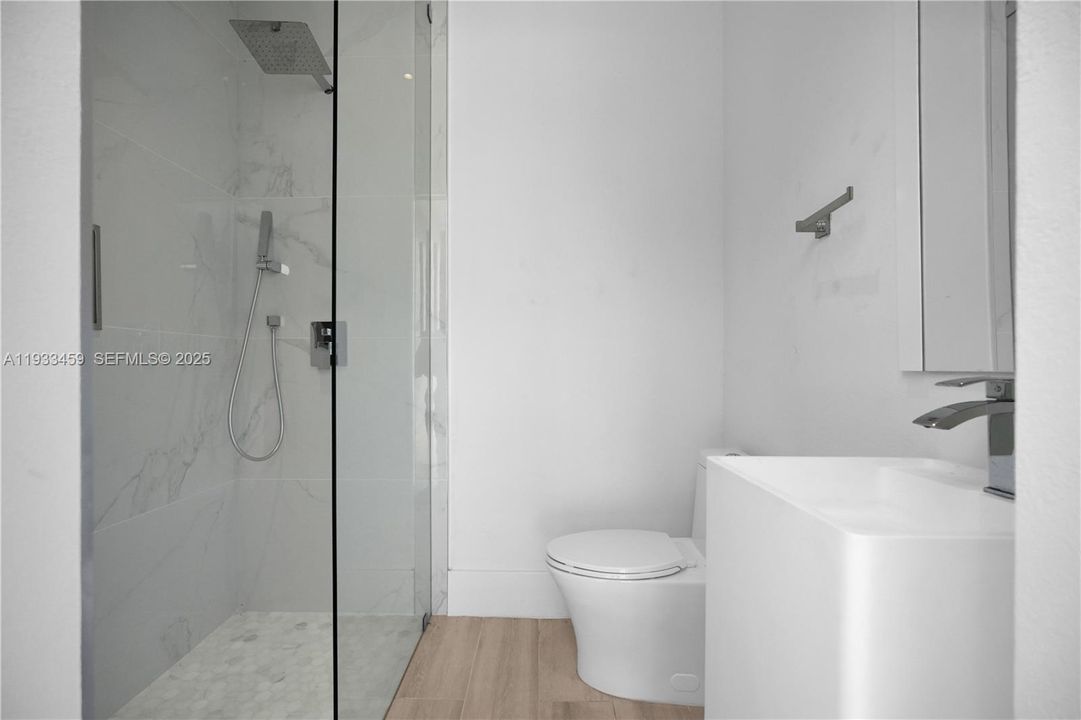 For Rent: $15,000 (5 beds, 5 baths, 3430 Square Feet)