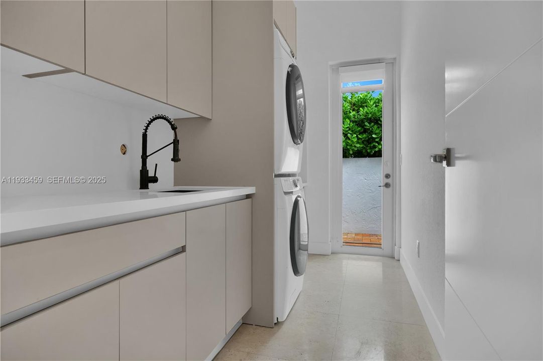 For Rent: $15,000 (5 beds, 5 baths, 3430 Square Feet)