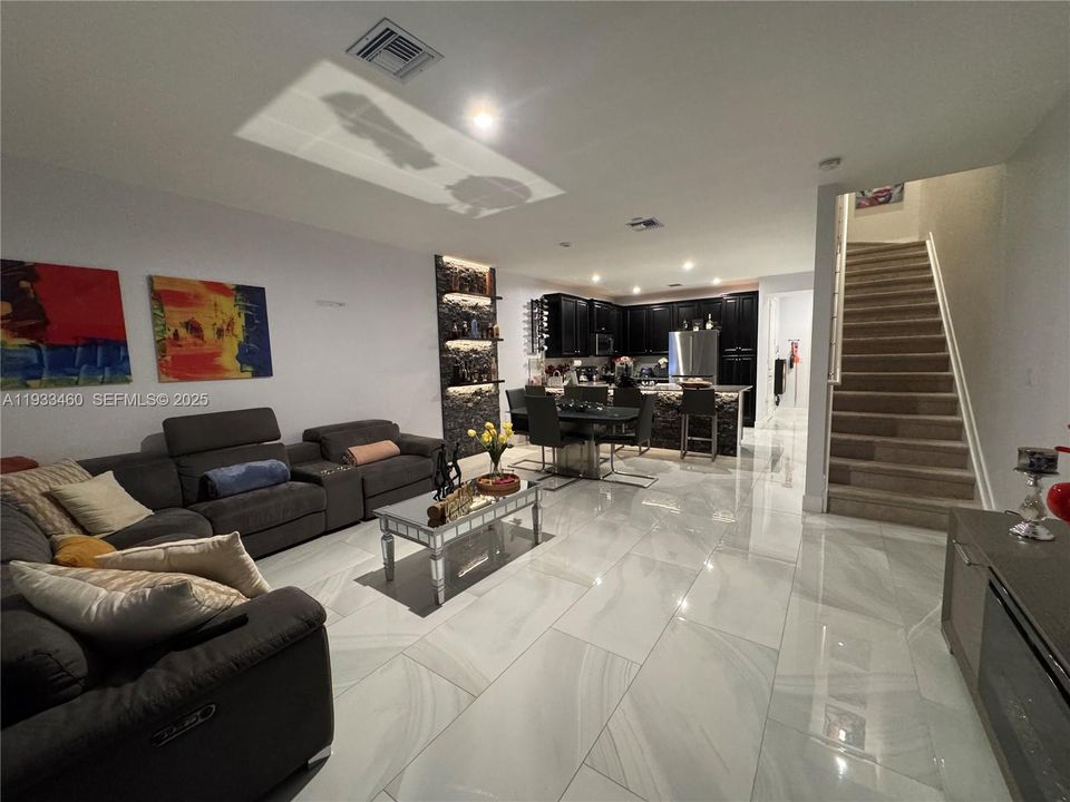 出租: $3,000 (3 贝兹, 2 浴室, 0 平方英尺)