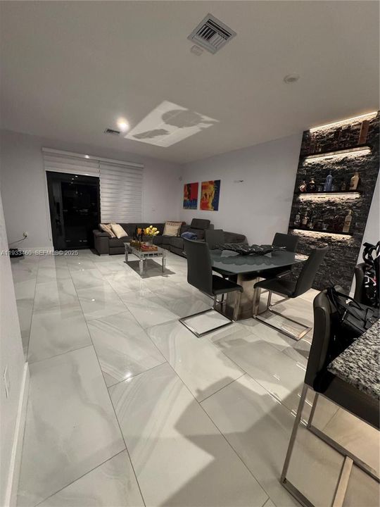 出租: $3,000 (3 贝兹, 2 浴室, 0 平方英尺)