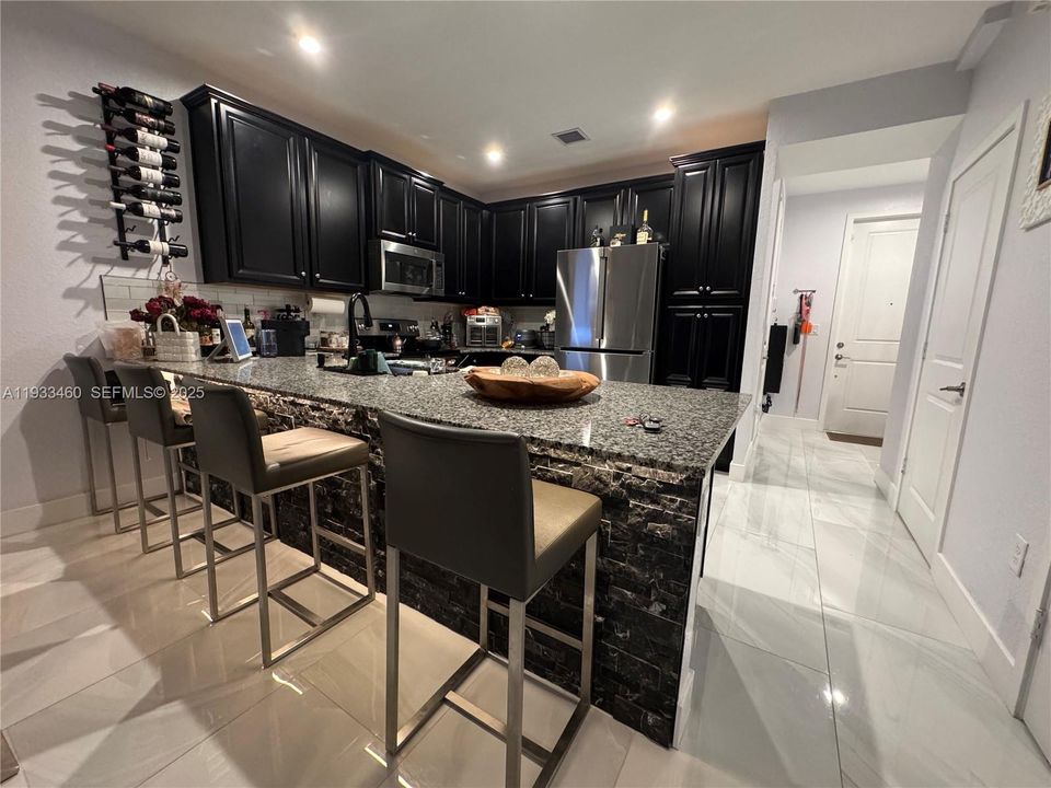 出租: $3,000 (3 贝兹, 2 浴室, 0 平方英尺)