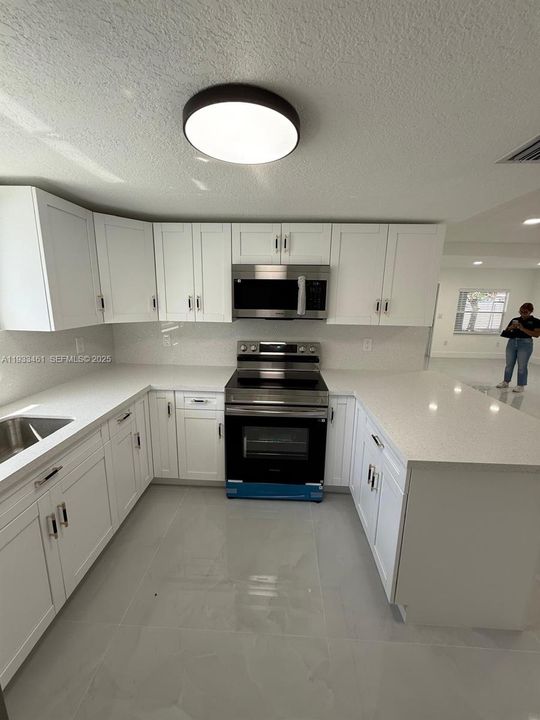 На продажу: $549,900 (3 спален, 2 ванн, 1272 Квадратных фут)