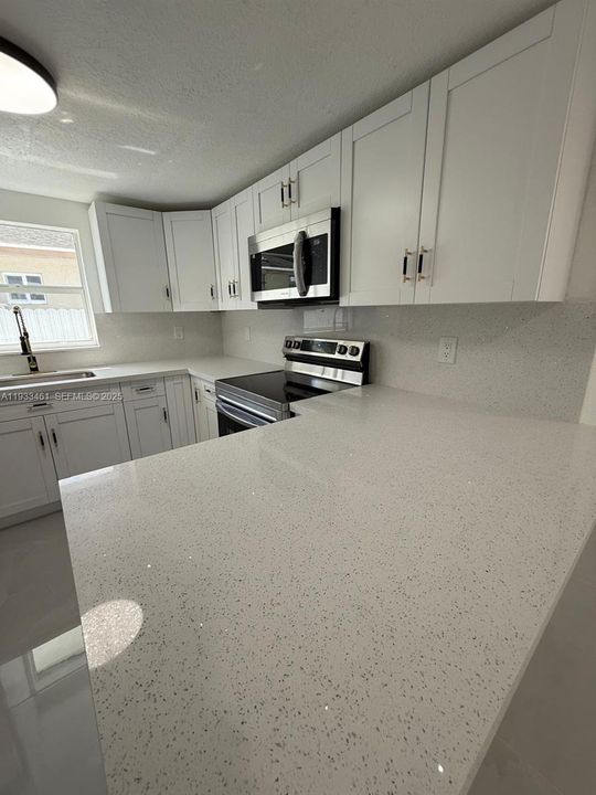 На продажу: $549,900 (3 спален, 2 ванн, 1272 Квадратных фут)