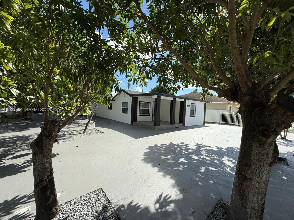 На продажу: $549,900 (3 спален, 2 ванн, 1272 Квадратных фут)