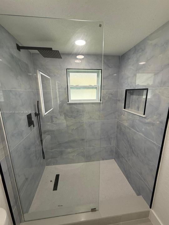 На продажу: $549,900 (3 спален, 2 ванн, 1272 Квадратных фут)