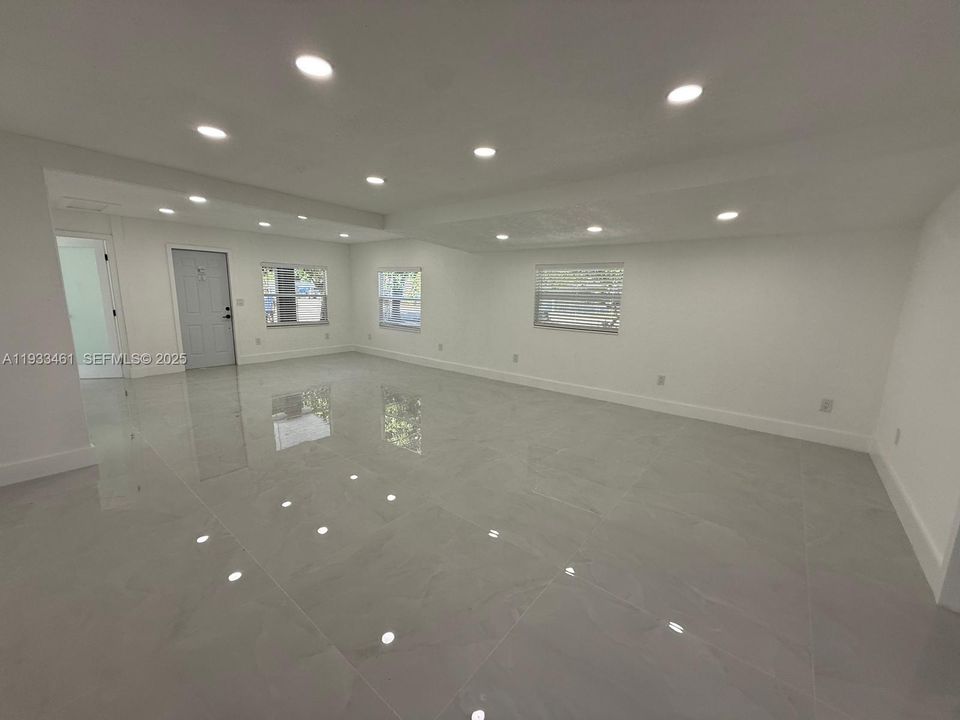 На продажу: $549,900 (3 спален, 2 ванн, 1272 Квадратных фут)