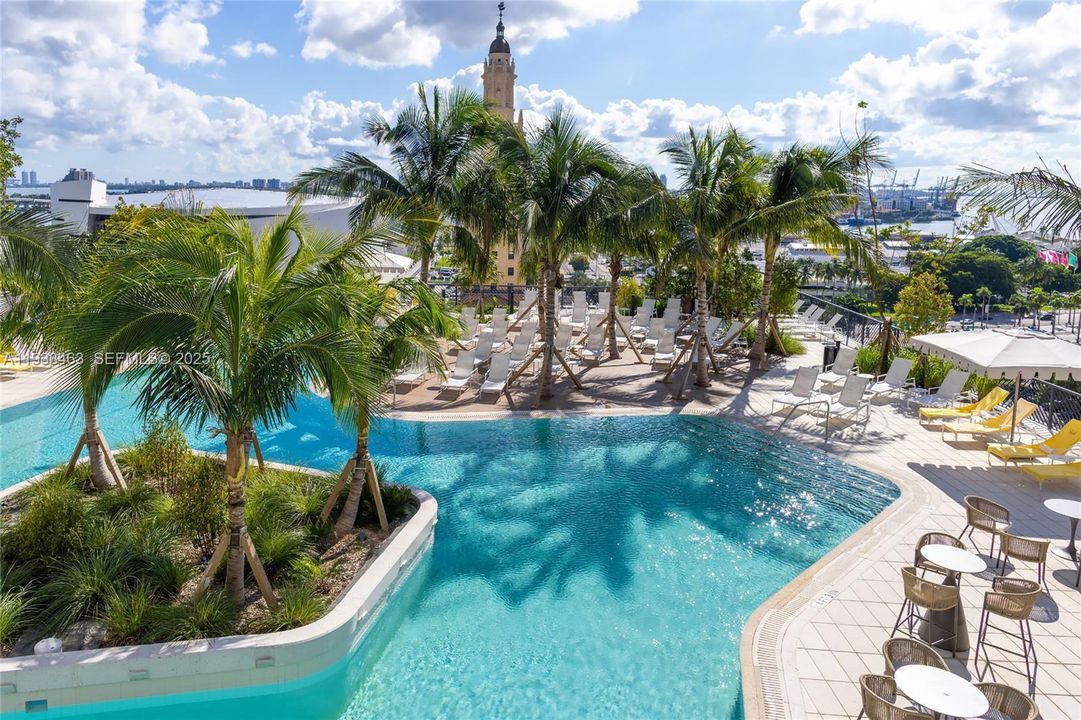 For Sale: $460,000 (0 beds, 1 baths, 367 Square Feet)