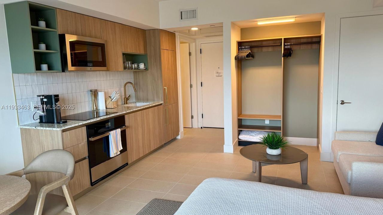 For Sale: $460,000 (0 beds, 1 baths, 367 Square Feet)