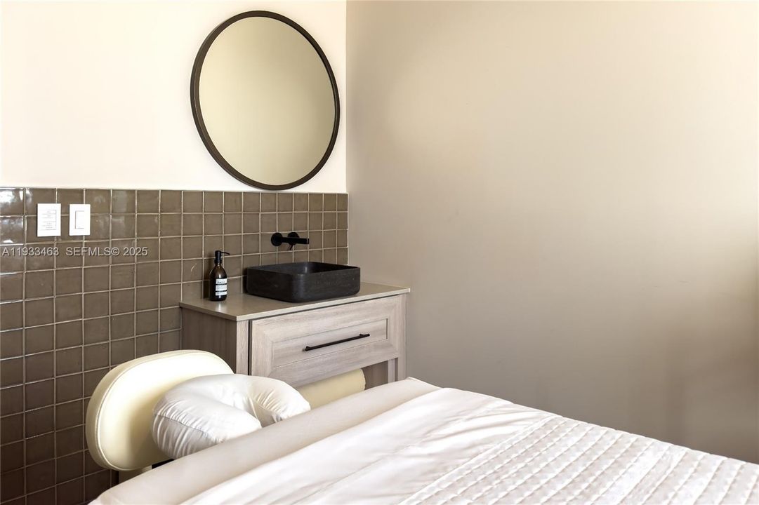 For Sale: $460,000 (0 beds, 1 baths, 367 Square Feet)