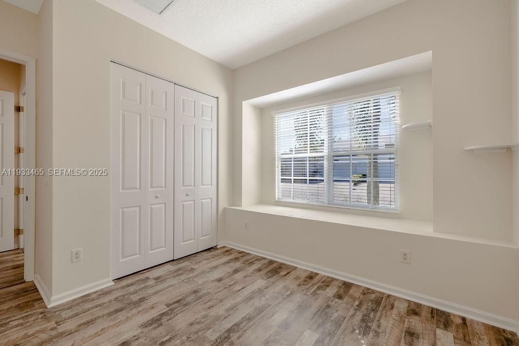 For Rent: $2,200 (3 beds, 2 baths, 1517 Square Feet)