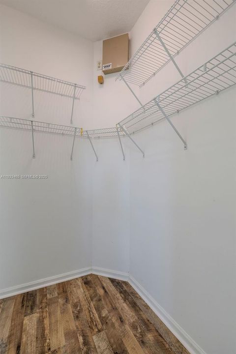 For Rent: $2,200 (3 beds, 2 baths, 1517 Square Feet)