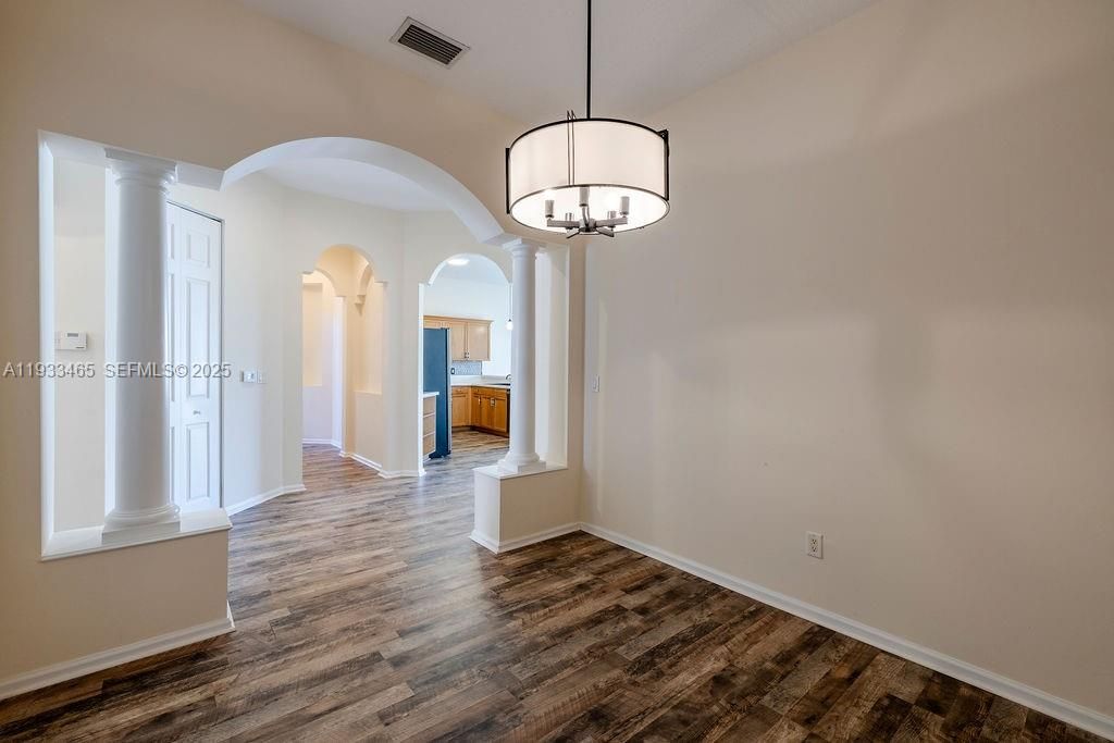 For Rent: $2,200 (3 beds, 2 baths, 1517 Square Feet)