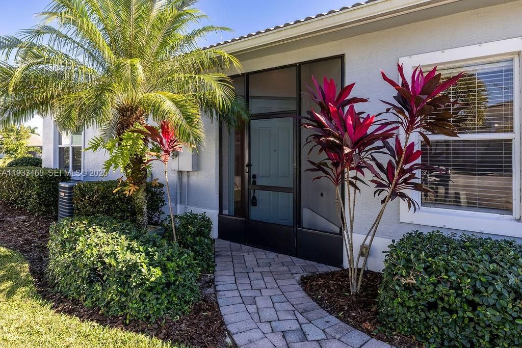 For Rent: $2,200 (3 beds, 2 baths, 1517 Square Feet)