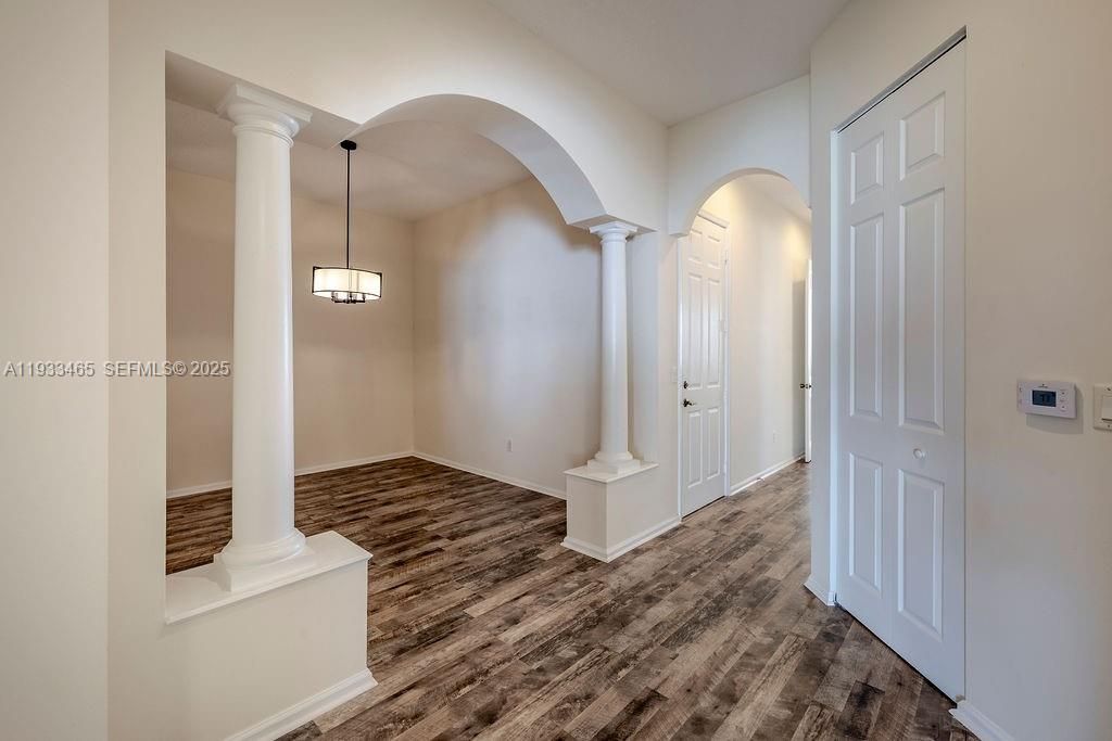 For Rent: $2,200 (3 beds, 2 baths, 1517 Square Feet)