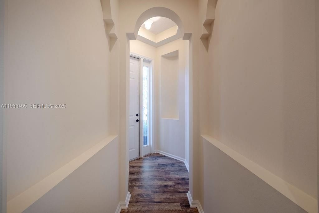 For Rent: $2,200 (3 beds, 2 baths, 1517 Square Feet)