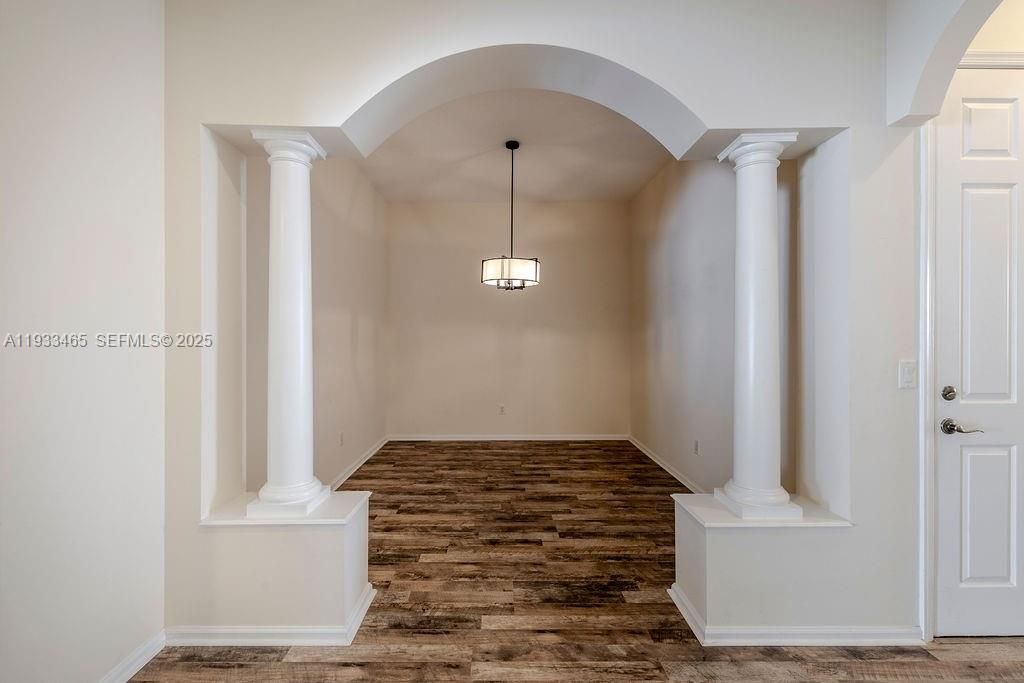 For Rent: $2,200 (3 beds, 2 baths, 1517 Square Feet)