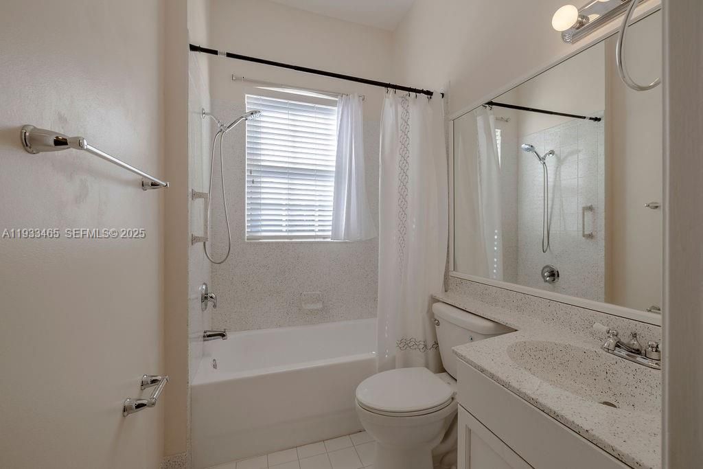 For Rent: $2,200 (3 beds, 2 baths, 1517 Square Feet)