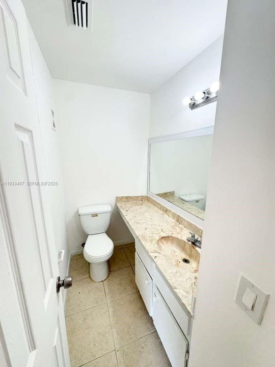 For Rent: $1,800 (2 beds, 1 baths, 864 Square Feet)