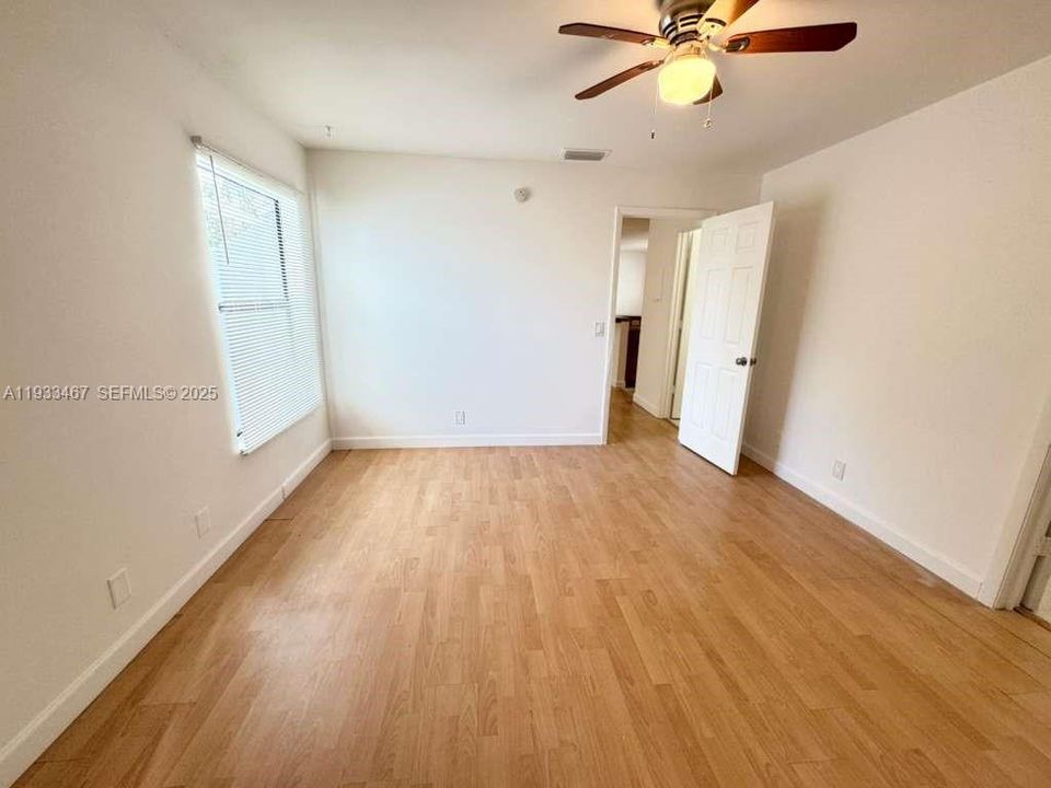 For Rent: $1,800 (2 beds, 1 baths, 864 Square Feet)