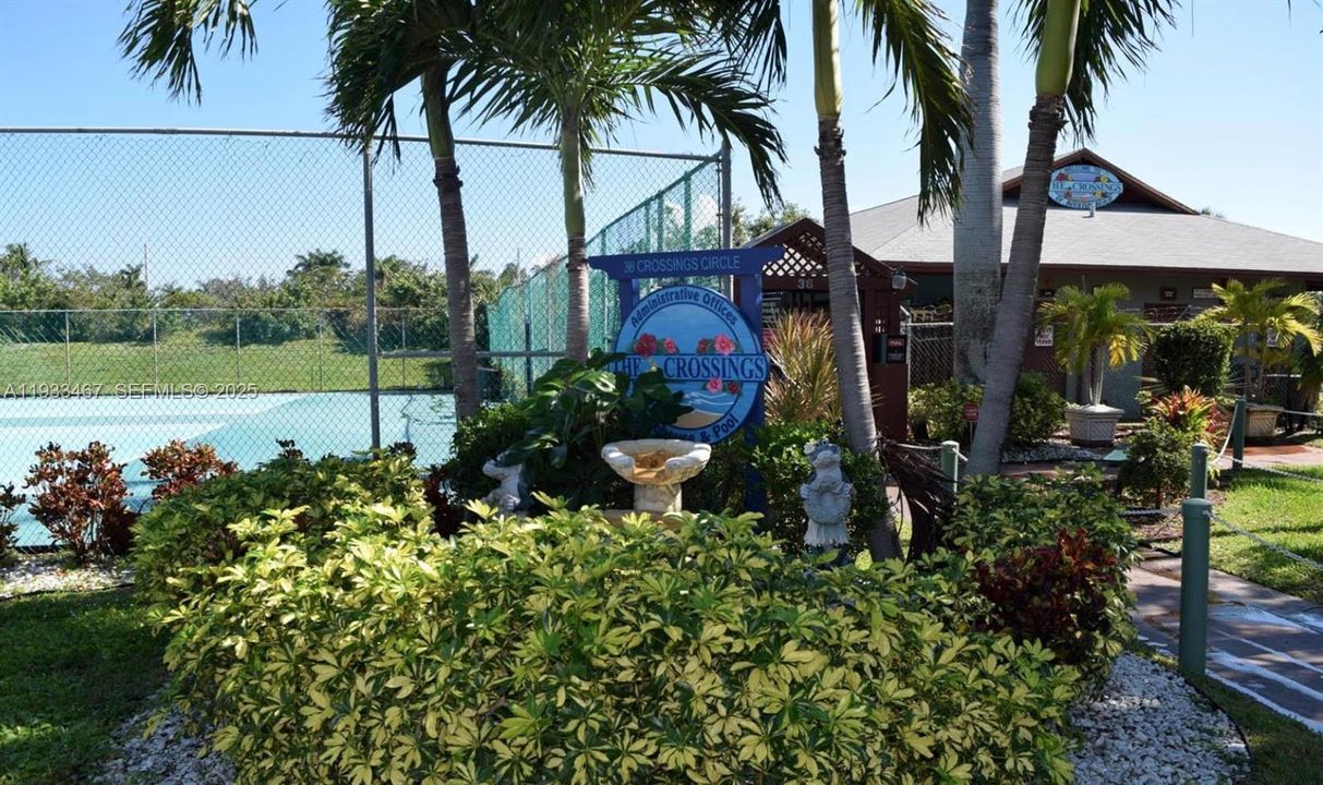 For Rent: $1,800 (2 beds, 1 baths, 864 Square Feet)