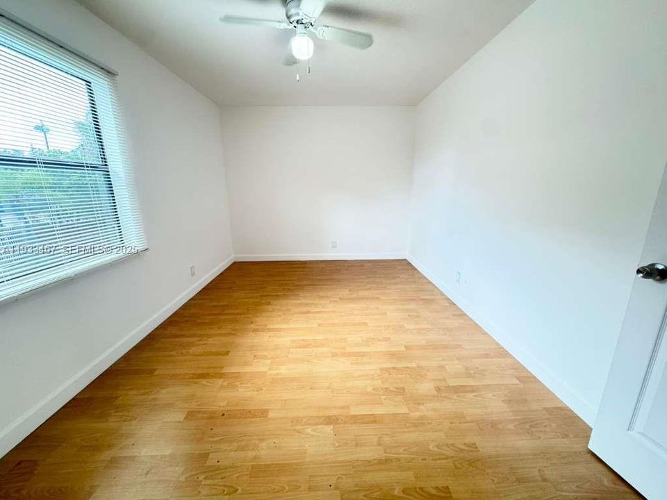 For Rent: $1,800 (2 beds, 1 baths, 864 Square Feet)