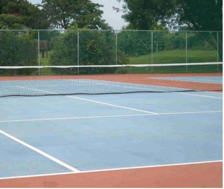 For Rent: $1,800 (2 beds, 1 baths, 864 Square Feet)