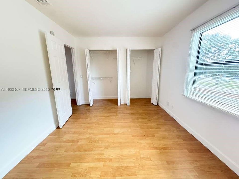 For Rent: $1,800 (2 beds, 1 baths, 864 Square Feet)